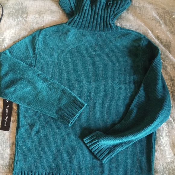 Green Cowl Neck Warm Sweater - Picture 12 of 12